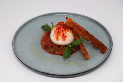 Tartaar van tomaat met burrata